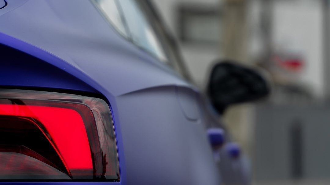 Оклейка пленкой Audi цвет matte chrome VCH303 Violet