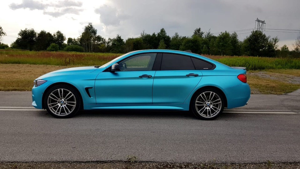 Оклейка пленкой BMW цвет matte satin 313 Turquoise blue