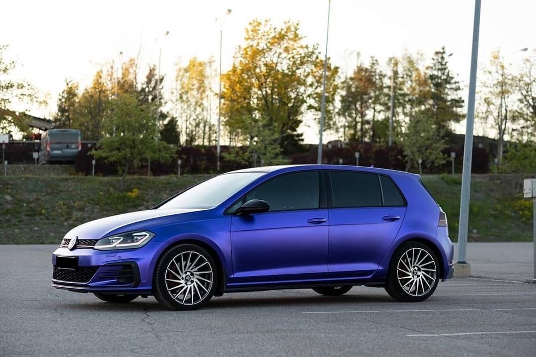 Оклейка пленкой Volkswagen цвет matte chrome VCH303 Violet