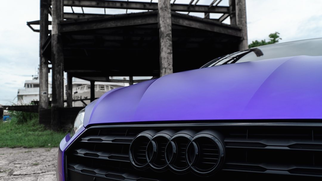 Оклейка пленкой Audi цвет matte chrome VCH303 Violet