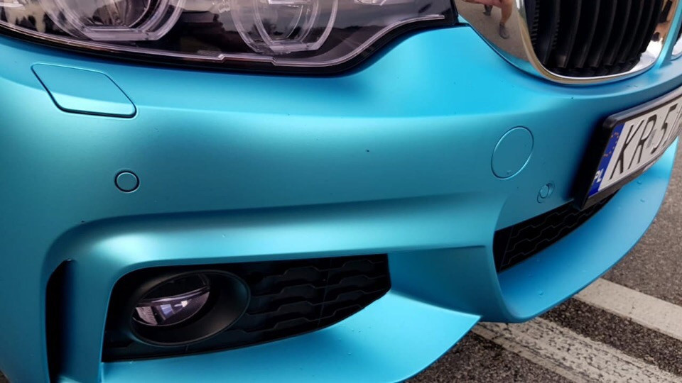 Оклейка пленкой BMW цвет matte satin 313 Turquoise blue