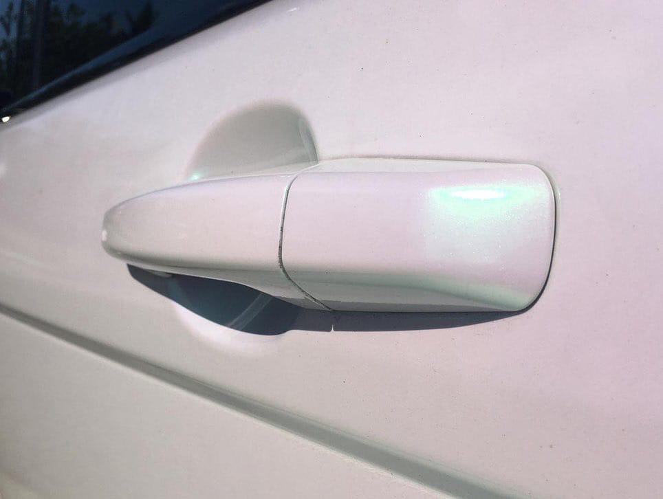 Оклейка пленкой Range Rover цвет matte pearl DCH02 Aurora White