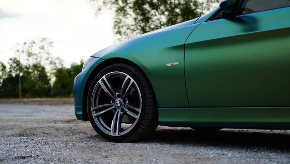 Оклейка пленкой BMW цвет satin color Drift RD08 Teal Neon Lapis