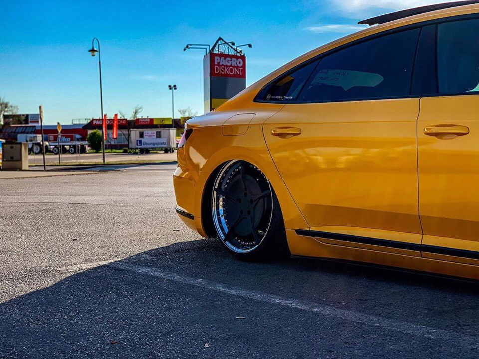 Оклейка пленкой Volkswagen цвет candy metallic RB25 Yellow gold