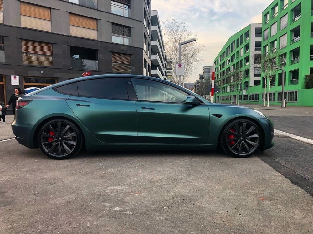 Оклейка пленкой Teska цвет matte metallic-ECH19 Forest green