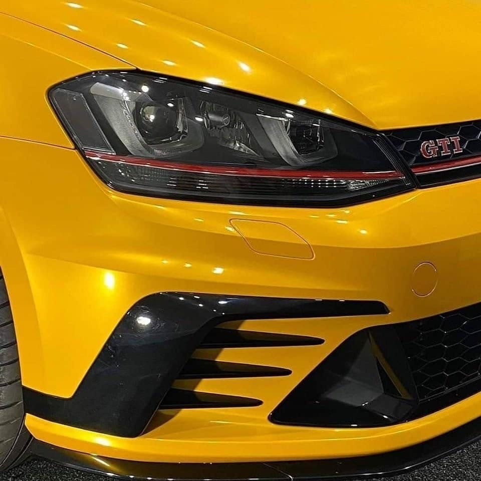 Оклейка пленкой Volkswagen цвет candy metallic RB25 Golden Yellow