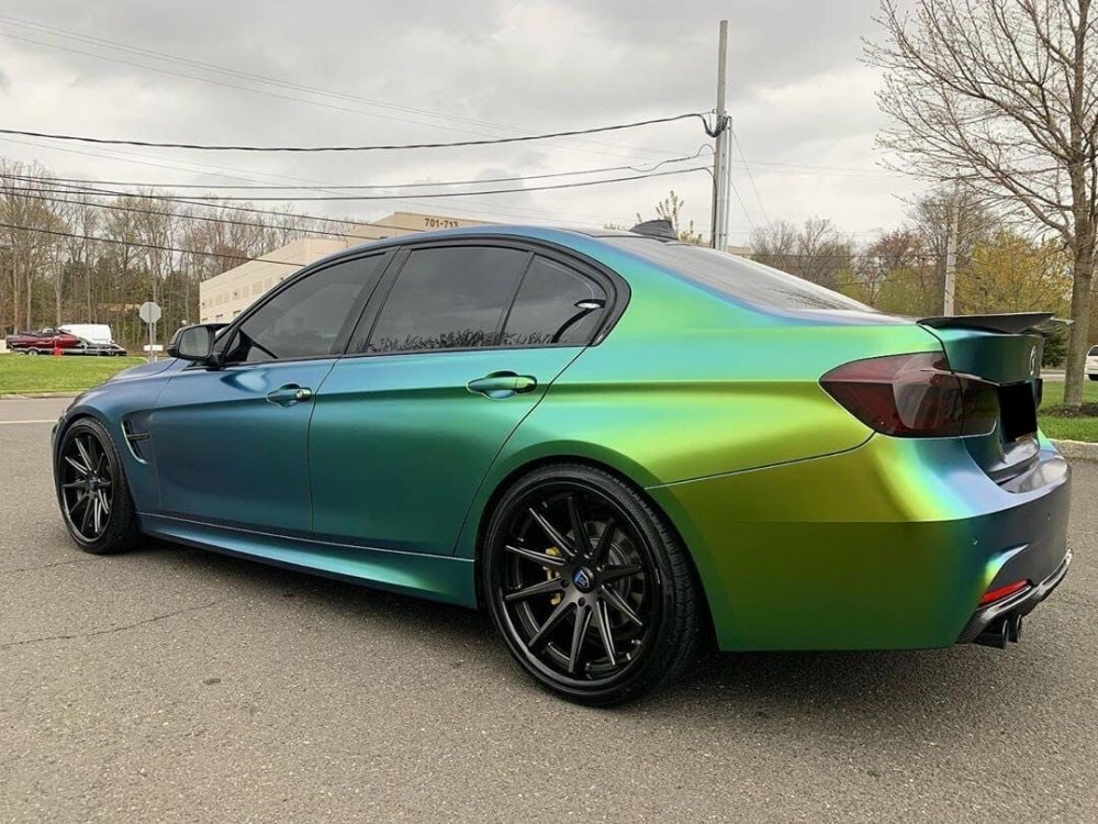 Оклейка пленкой BMW цвет color Drift matte RD06 Golden Blue Viridian