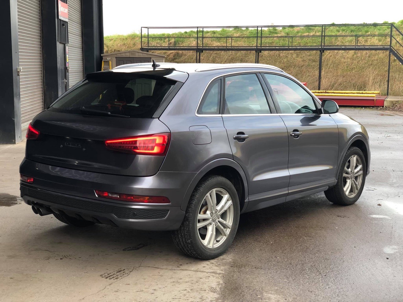 Оклейка пленкой Audi цвет gloss aluminum GAL10 Storm grey