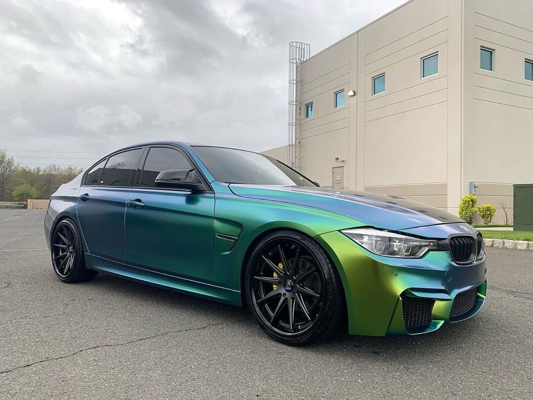 Оклейка пленкой BMW цвет color Drift matte RD06 Golden Blue Viridian