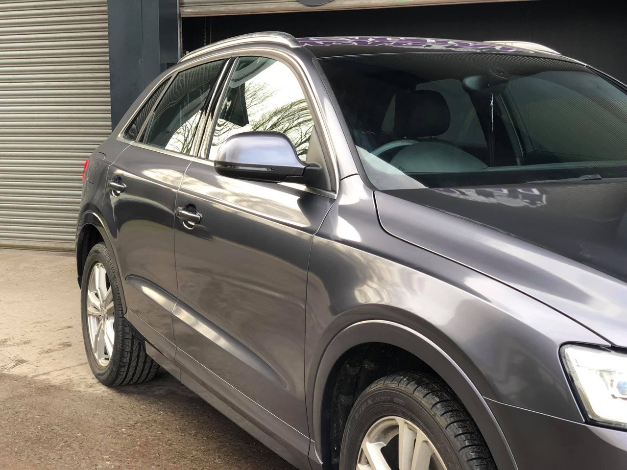 Оклейка пленкой Audi цвет gloss aluminum GAL10 Storm grey