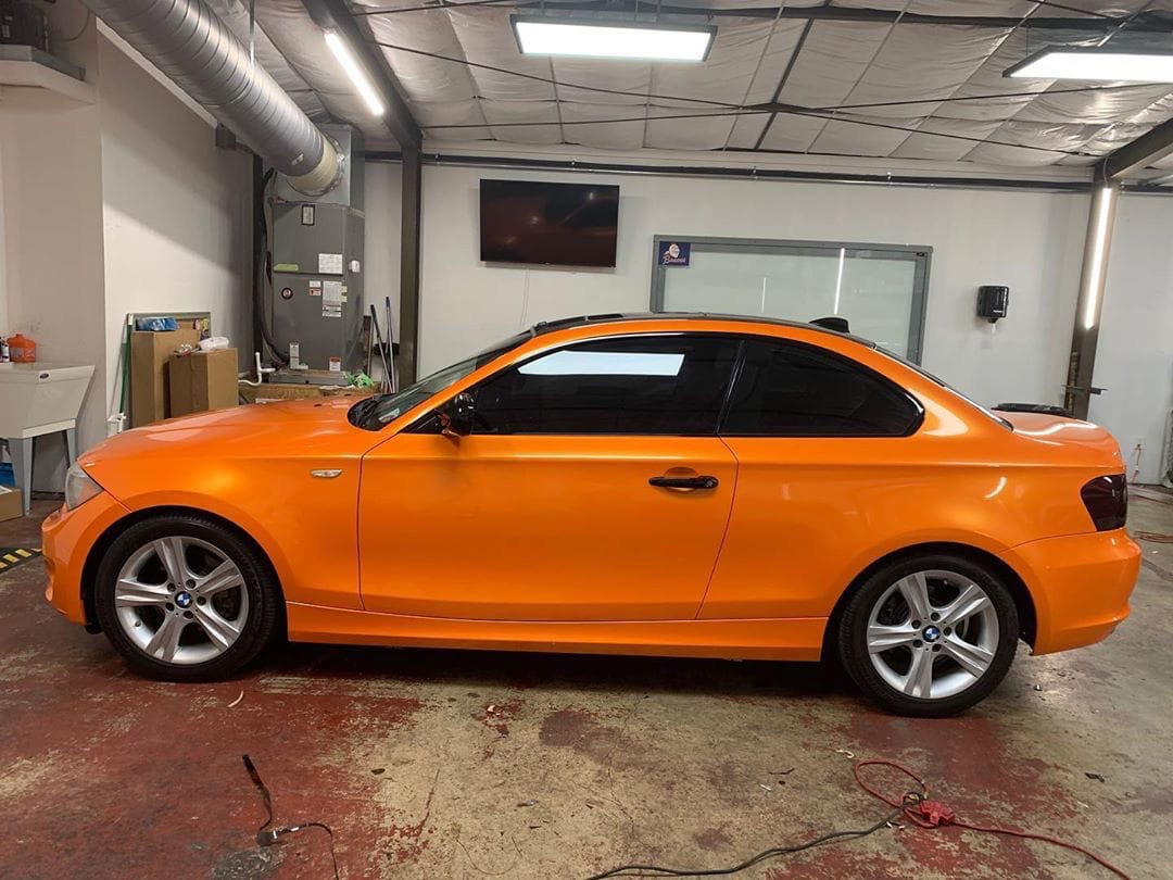 Оклейка пленкой BMW цвет candy metallic RB19 Deep orange