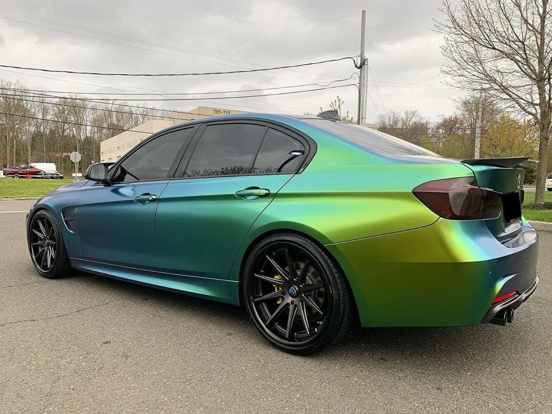 Оклейка пленкой BMW цвет color Drift matte RD06 Golden Blue Viridian