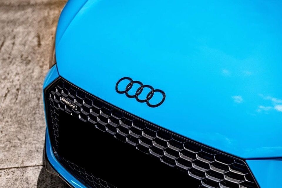 Оклейка пленкой Audi цвет candy metallic RB09 Caribbean Blue