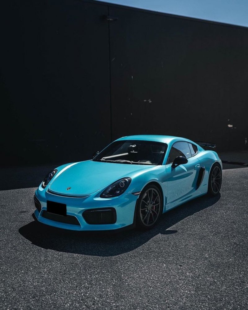 Оклейка пленкой Porsche цвет candy metallic RB09 Caribbean blue