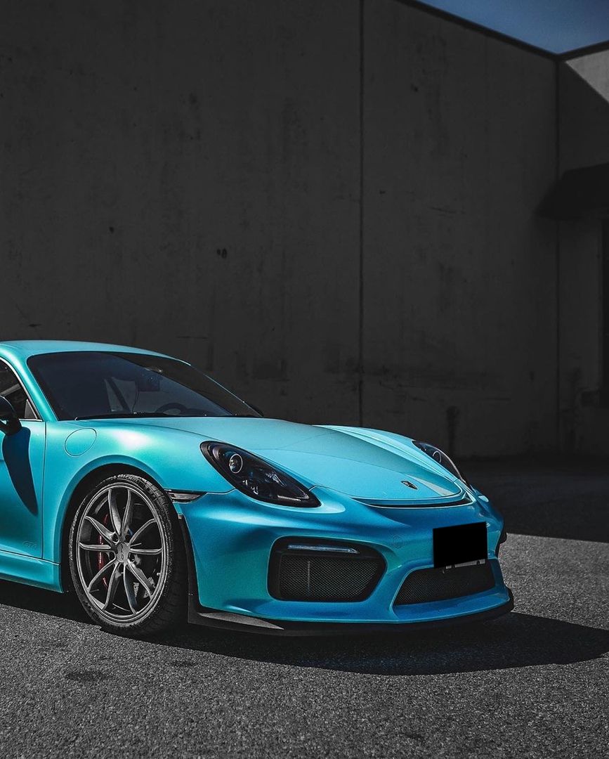 Оклейка пленкой Porsche цвет candy metallic RB09 Caribbean blue