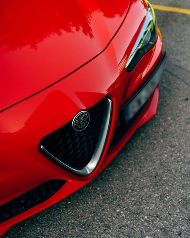 Оклейка пленкой HX20R05B (Race Red Gloss)
