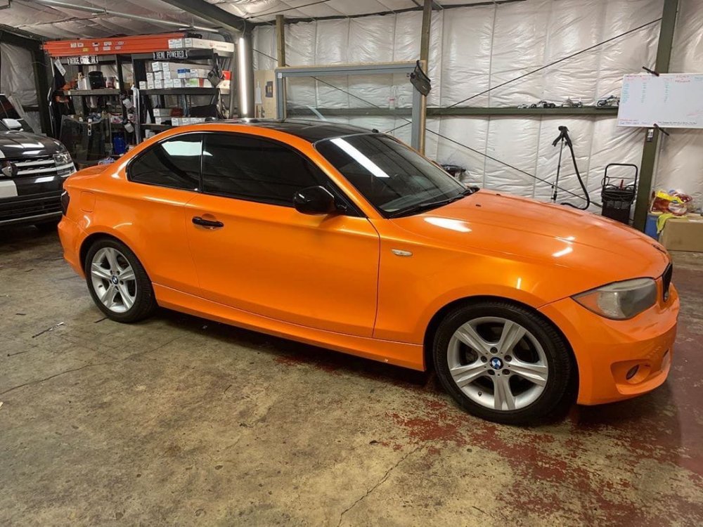 Оклейка пленкой BMW цвет candy metallic RB19 Deep orange