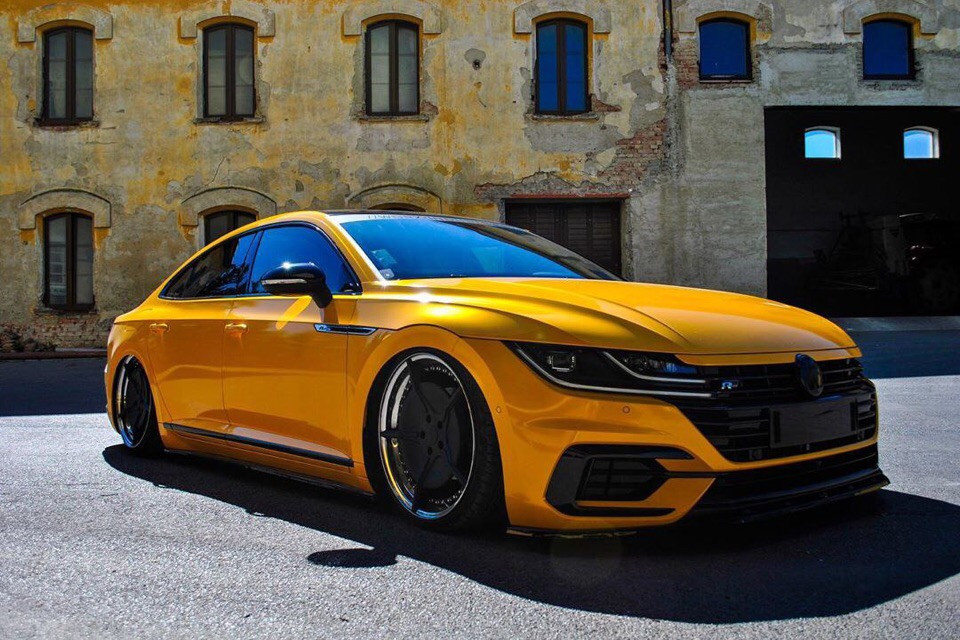 Оклейка пленкой Volkswagen цвет candy metallic RB25 Yellow gold