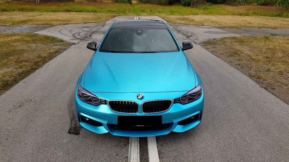 Оклейка пленкой BMW цвет matte satin 313 Turquoise blue