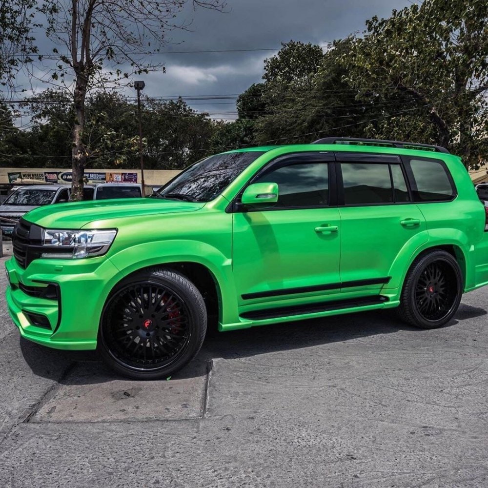 Оклейка пленкой Toyota цвет candy metallic RB22 Kelly green