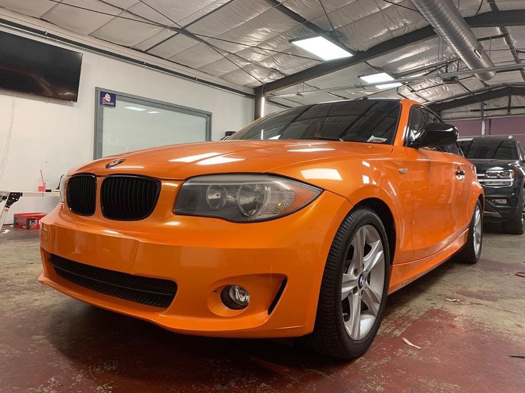 Оклейка пленкой BMW цвет candy metallic RB19 Deep orange