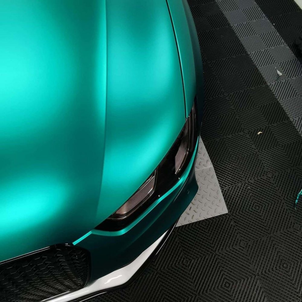 Оклейка пленкой Audi цвет matte chrome VCH305 Emerald green