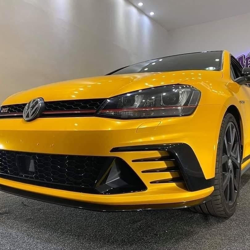 Оклейка пленкой Volkswagen цвет candy metallic RB25 Golden Yellow