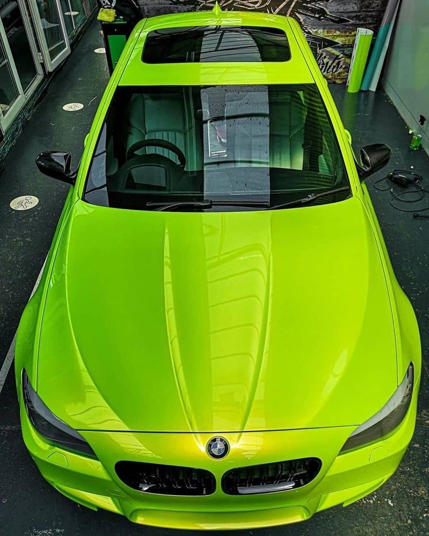 Оклейка пленкой BMW цвет candy metallic RB07 Acid lime