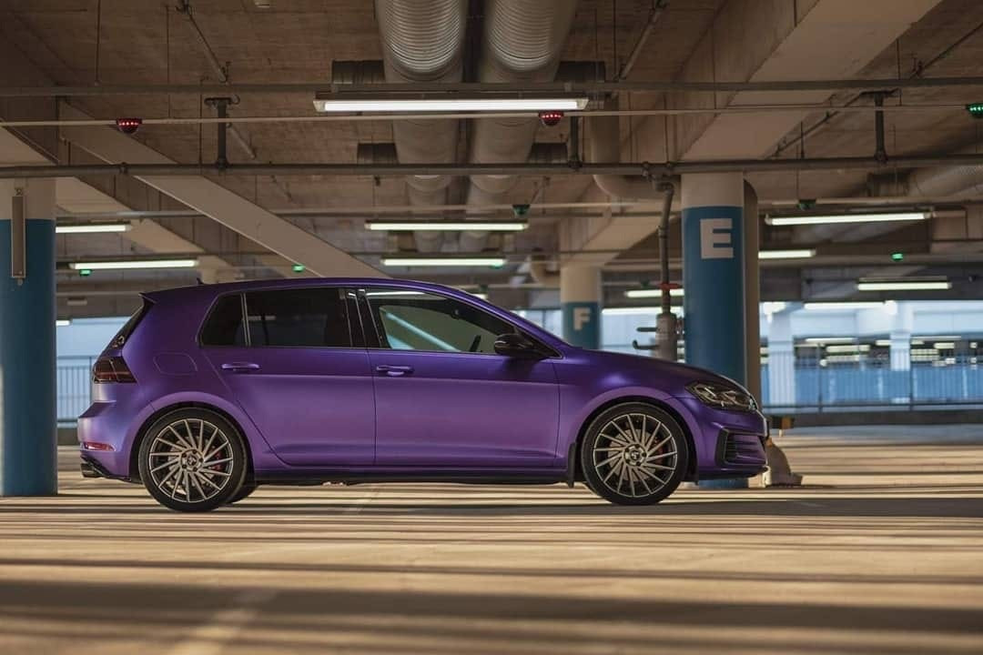 Оклейка пленкой Volkswagen цвет matte chrome VCH303 Violet