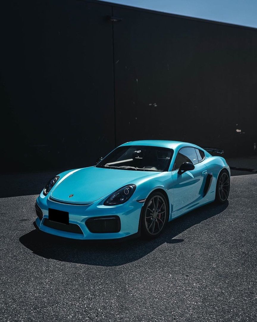 Оклейка пленкой Porsche цвет candy metallic RB09 Caribbean blue