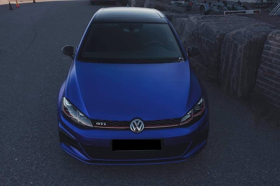 Оклейка пленкой Volkswagen цвет matte chrome VCH303 Violet